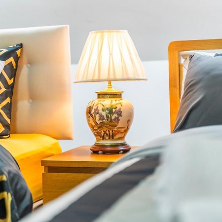 Exquisite 2-Bedroom Penthouse-Sleeps 7-Free Parking With Workstations & High-Speed Wifi Birmingham Exteriör bild