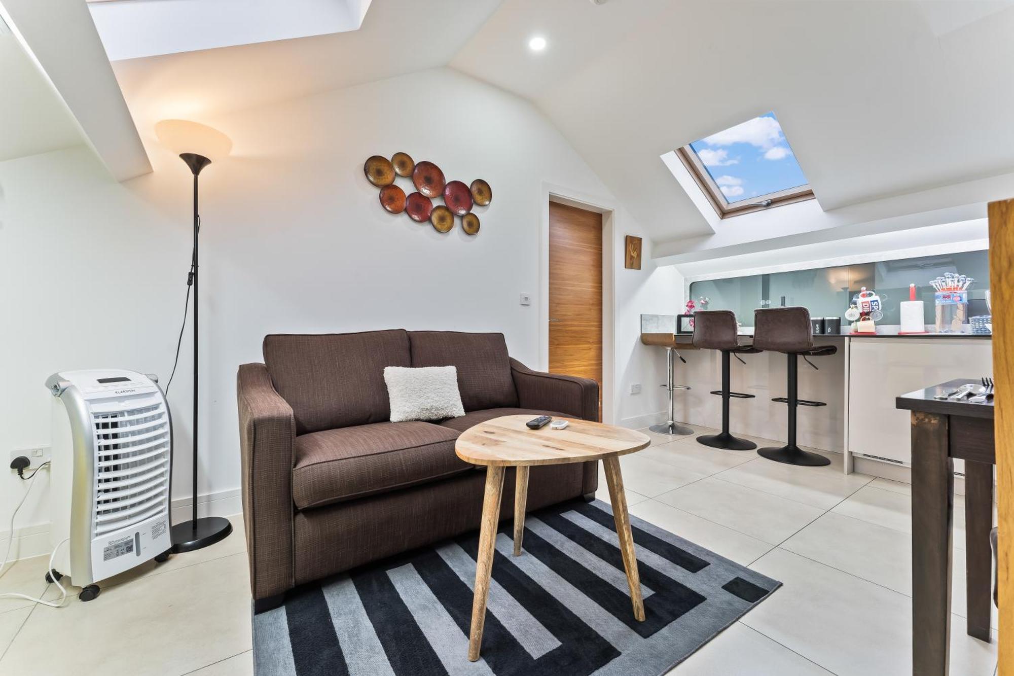 Exquisite 2-Bedroom Penthouse-Sleeps 7-Free Parking With Workstations & High-Speed Wifi Birmingham Exteriör bild