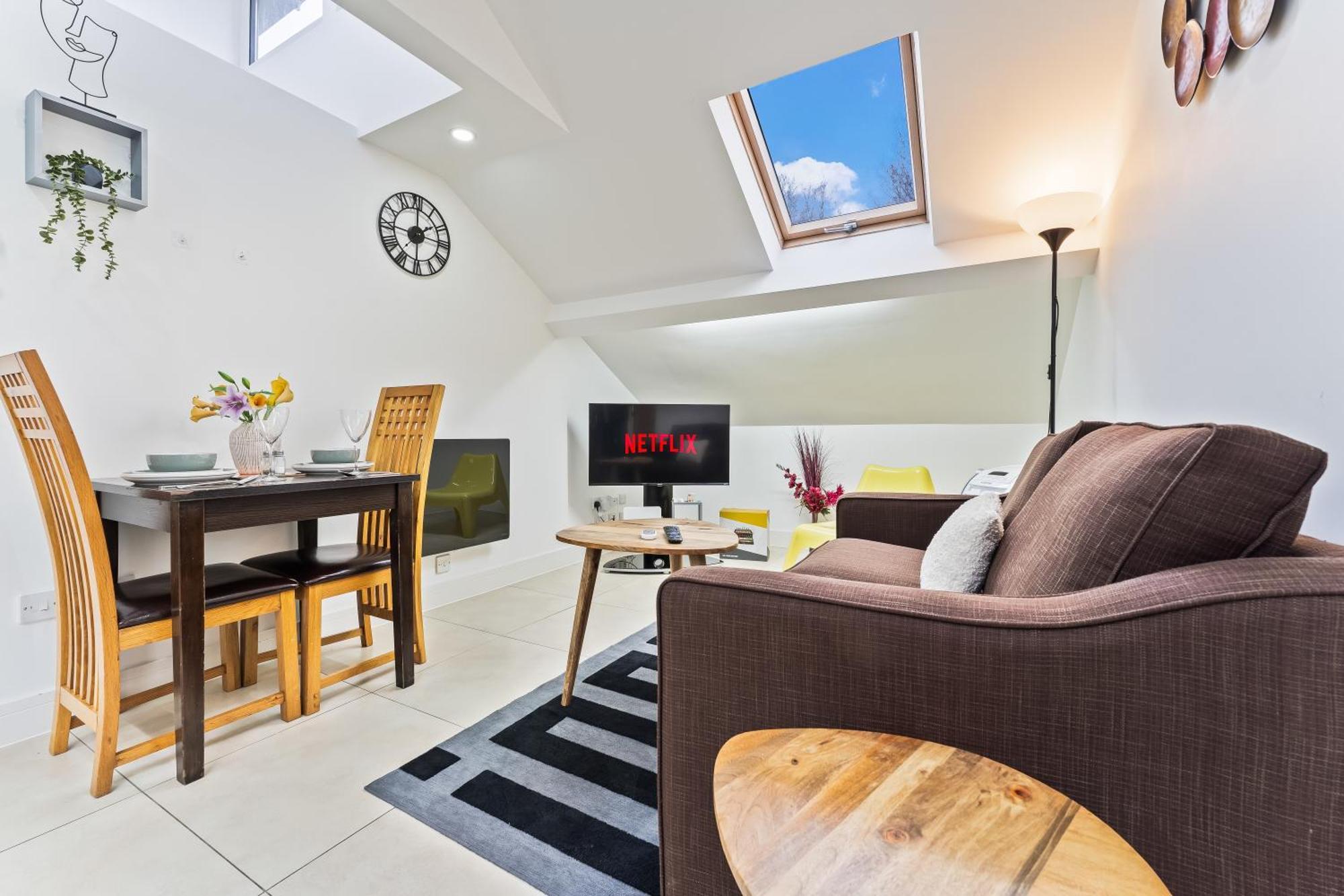 Exquisite 2-Bedroom Penthouse-Sleeps 7-Free Parking With Workstations & High-Speed Wifi Birmingham Exteriör bild