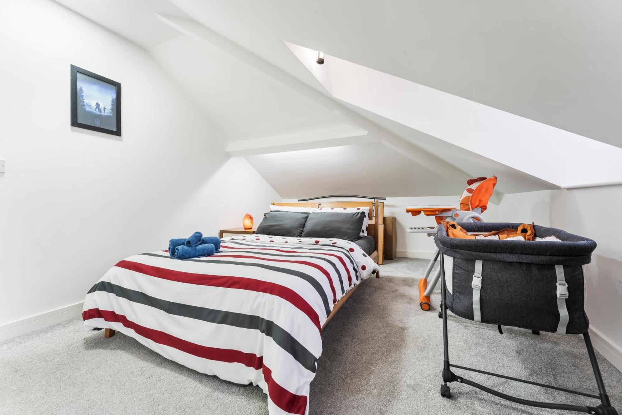 Exquisite 2-Bedroom Penthouse-Sleeps 7-Free Parking With Workstations & High-Speed Wifi Birmingham Exteriör bild