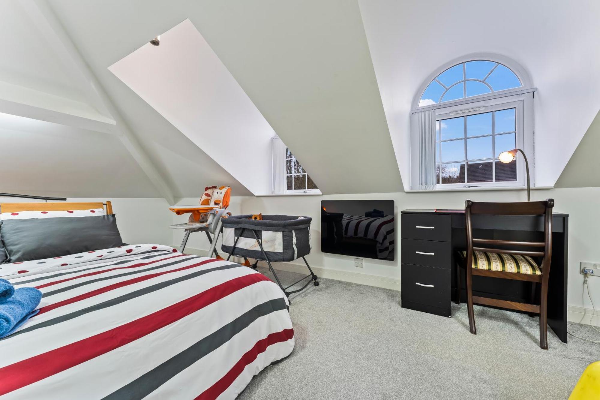 Exquisite 2-Bedroom Penthouse-Sleeps 7-Free Parking With Workstations & High-Speed Wifi Birmingham Exteriör bild
