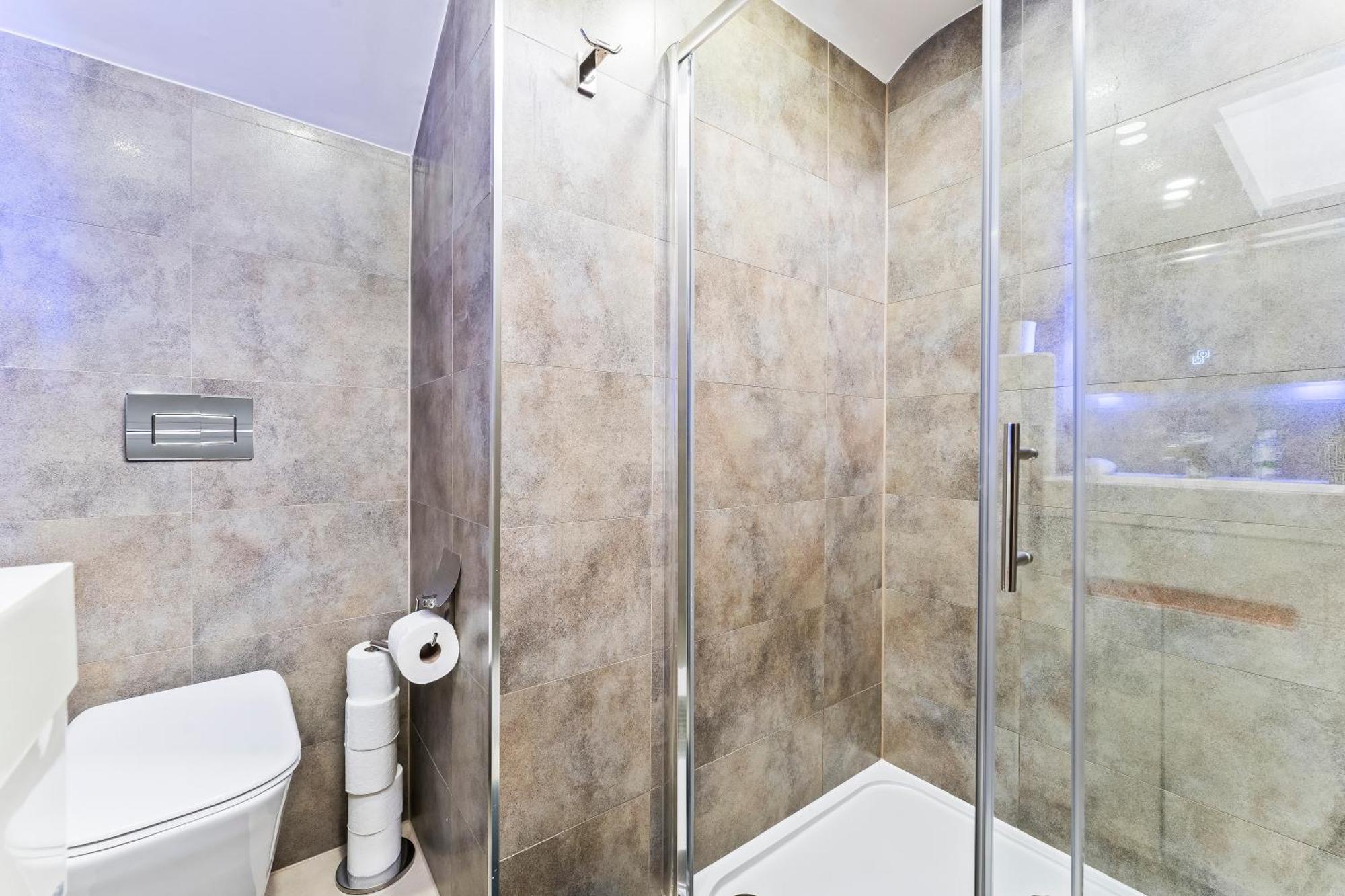 Exquisite 2-Bedroom Penthouse-Sleeps 7-Free Parking With Workstations & High-Speed Wifi Birmingham Exteriör bild