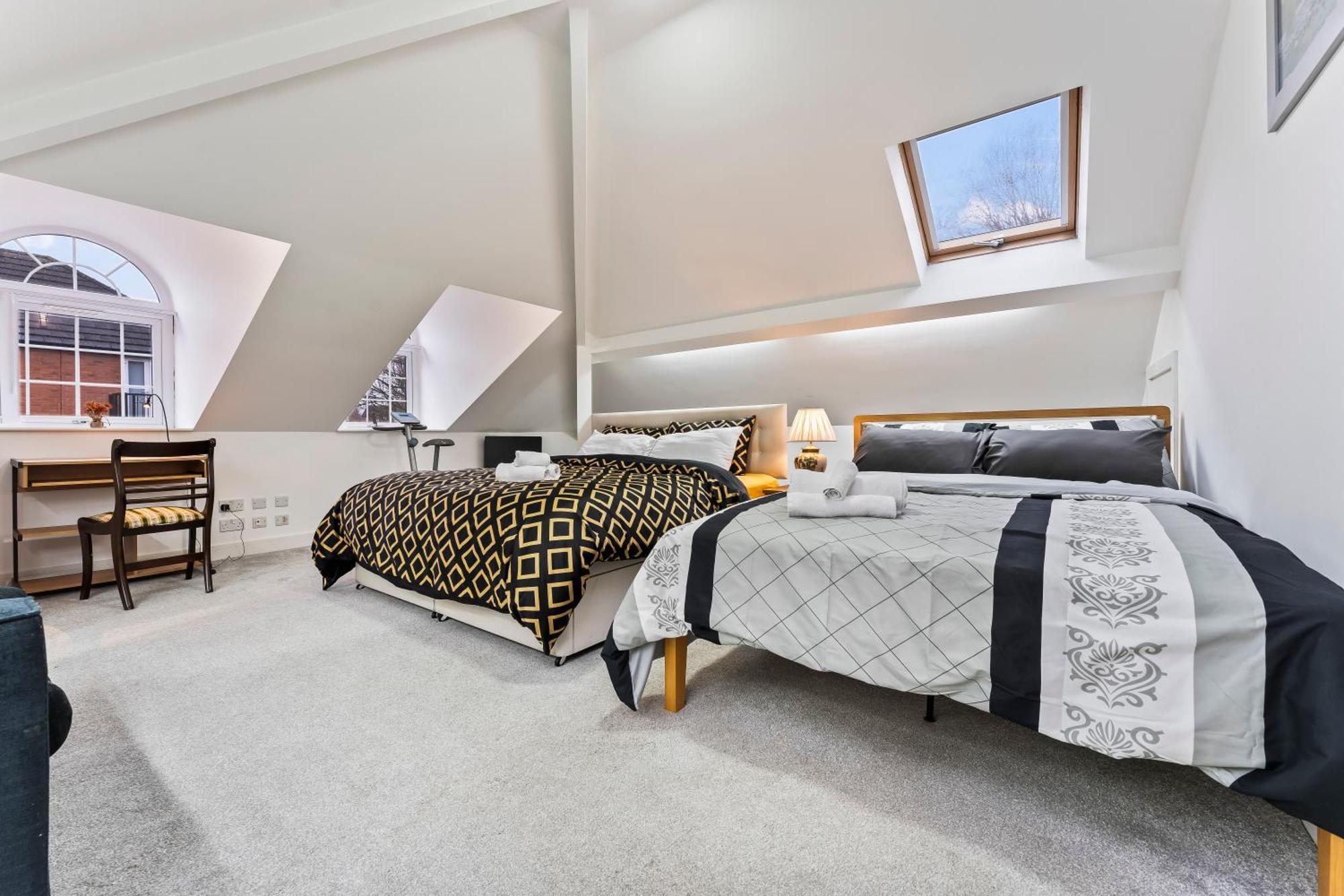 Exquisite 2-Bedroom Penthouse-Sleeps 7-Free Parking With Workstations & High-Speed Wifi Birmingham Exteriör bild