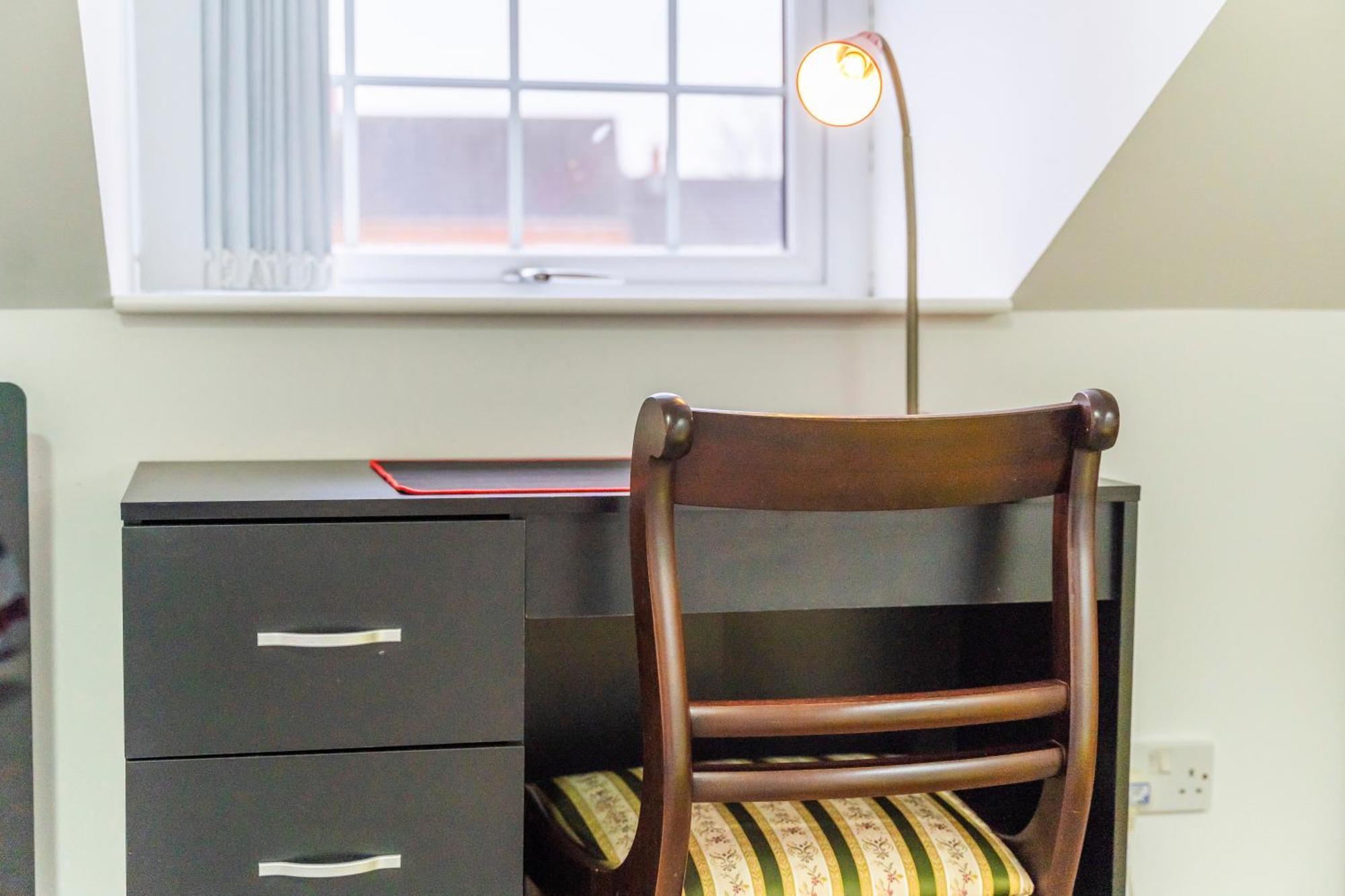 Exquisite 2-Bedroom Penthouse-Sleeps 7-Free Parking With Workstations & High-Speed Wifi Birmingham Exteriör bild