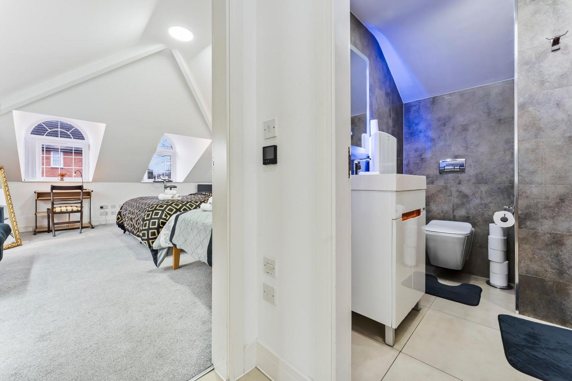 Exquisite 2-Bedroom Penthouse-Sleeps 7-Free Parking With Workstations & High-Speed Wifi Birmingham Exteriör bild