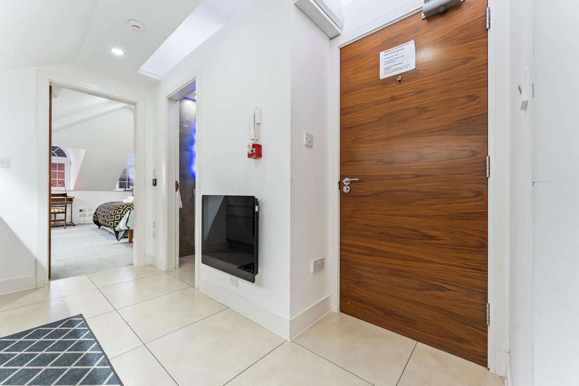 Exquisite 2-Bedroom Penthouse-Sleeps 7-Free Parking With Workstations & High-Speed Wifi Birmingham Exteriör bild