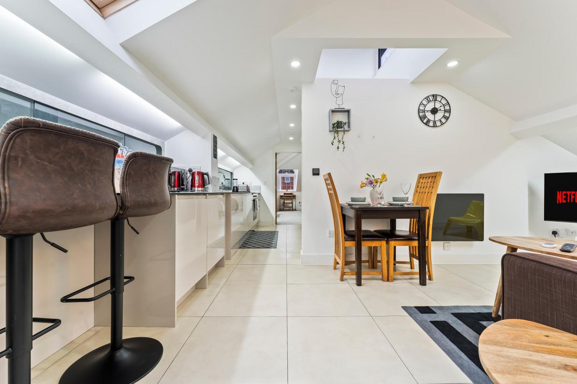 Exquisite 2-Bedroom Penthouse-Sleeps 7-Free Parking With Workstations & High-Speed Wifi Birmingham Exteriör bild