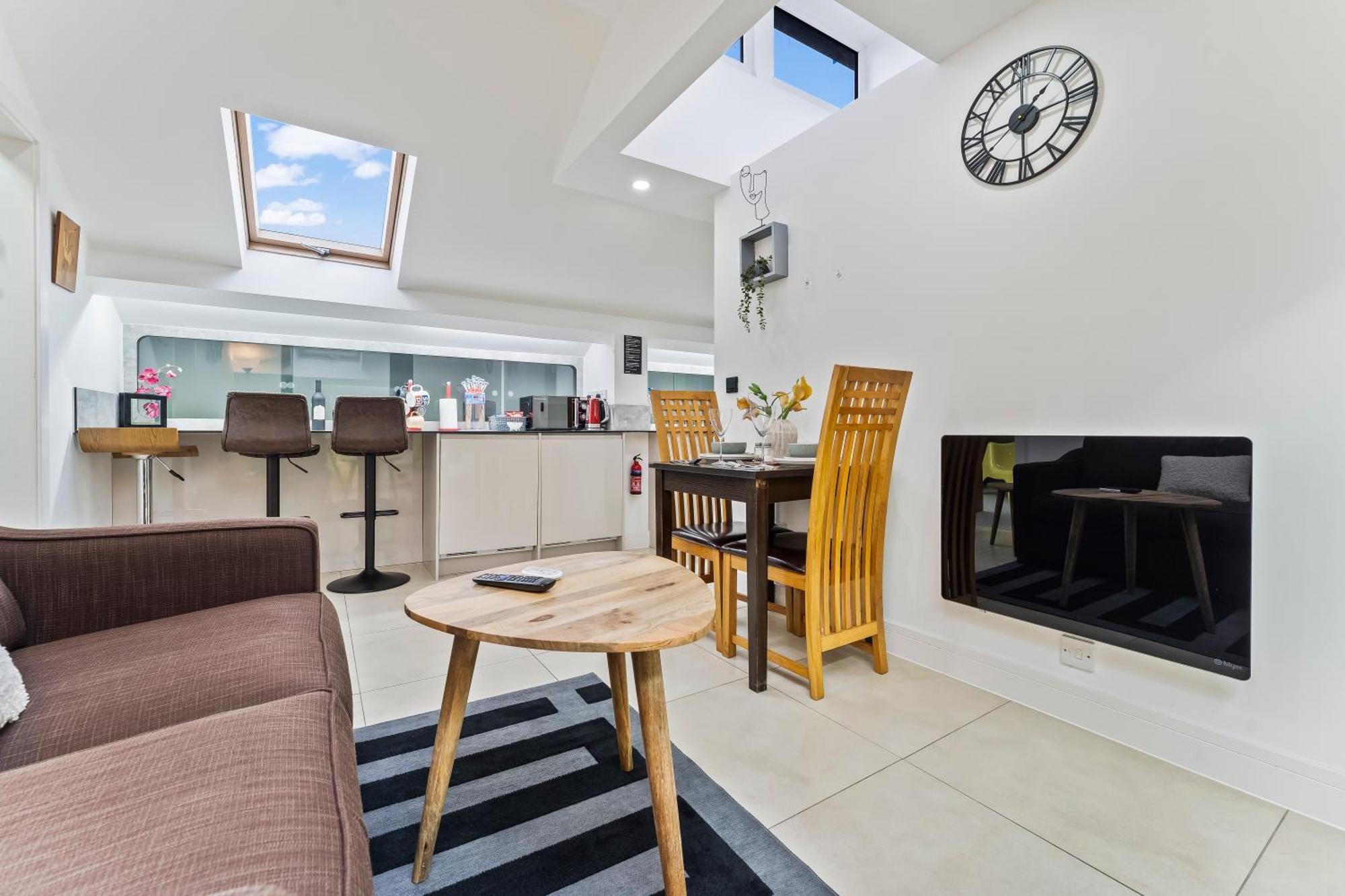 Exquisite 2-Bedroom Penthouse-Sleeps 7-Free Parking With Workstations & High-Speed Wifi Birmingham Exteriör bild