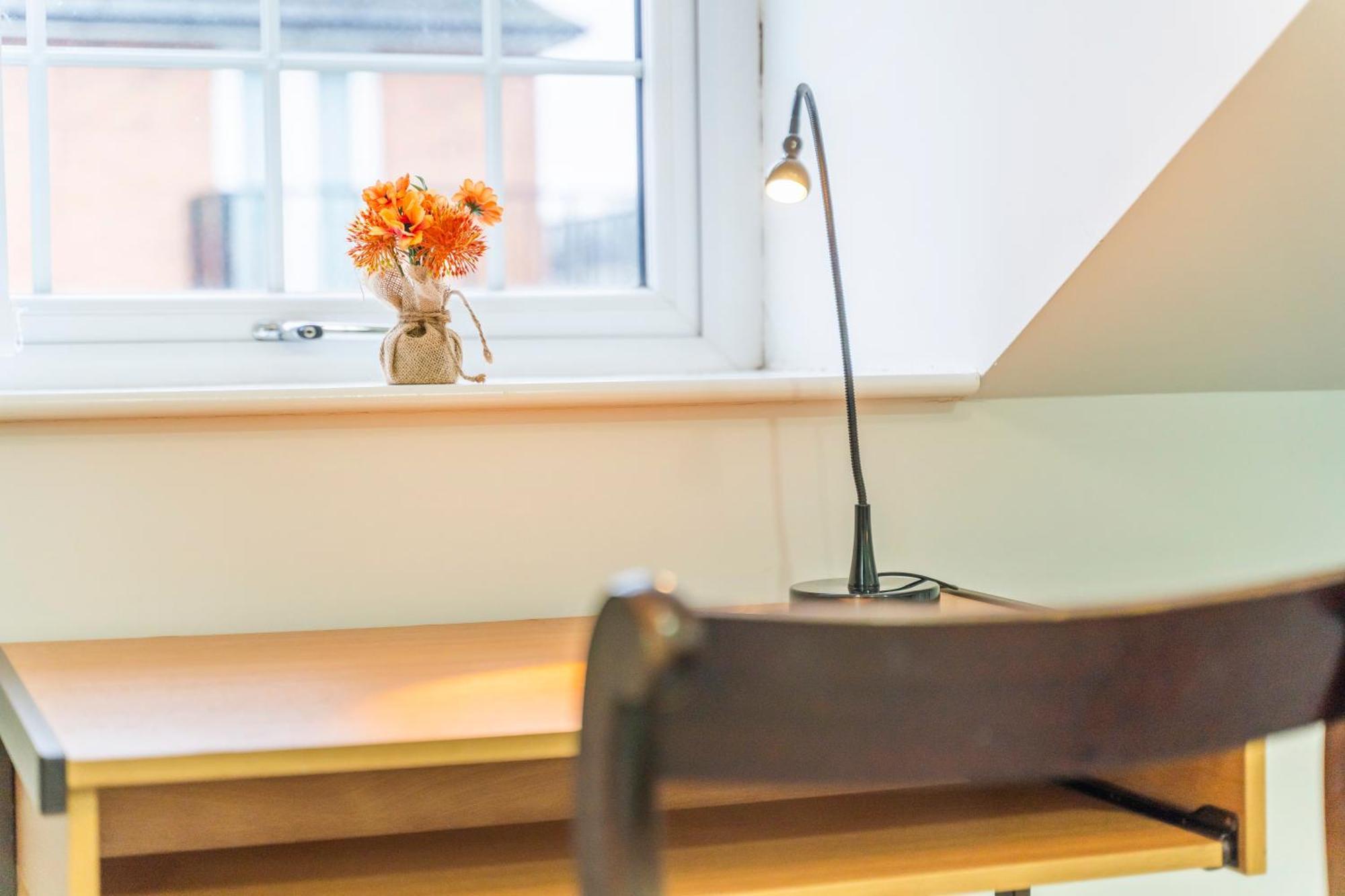 Exquisite 2-Bedroom Penthouse-Sleeps 7-Free Parking With Workstations & High-Speed Wifi Birmingham Exteriör bild