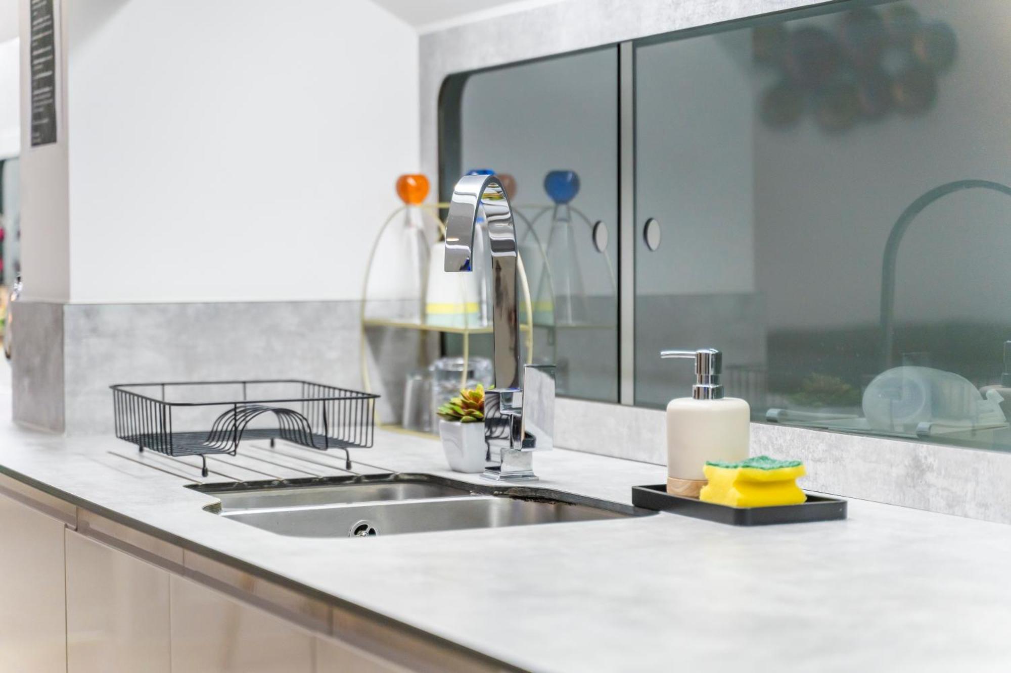 Exquisite 2-Bedroom Penthouse-Sleeps 7-Free Parking With Workstations & High-Speed Wifi Birmingham Exteriör bild